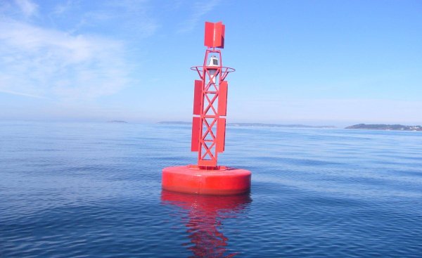 Зеленый буй фарватер