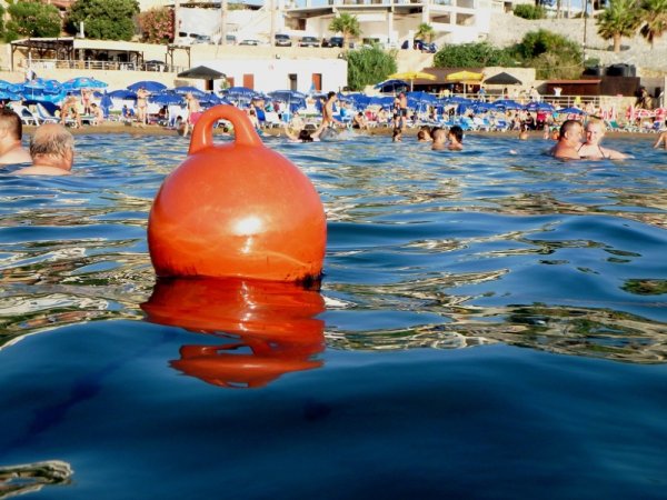 Буй на воде