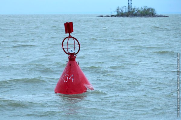 Буй на воде