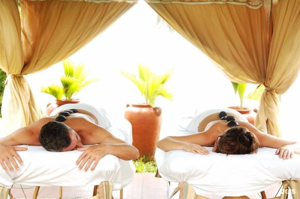 Массаж на берегу