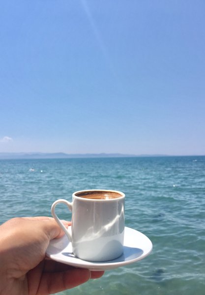 Утро на море с кофе