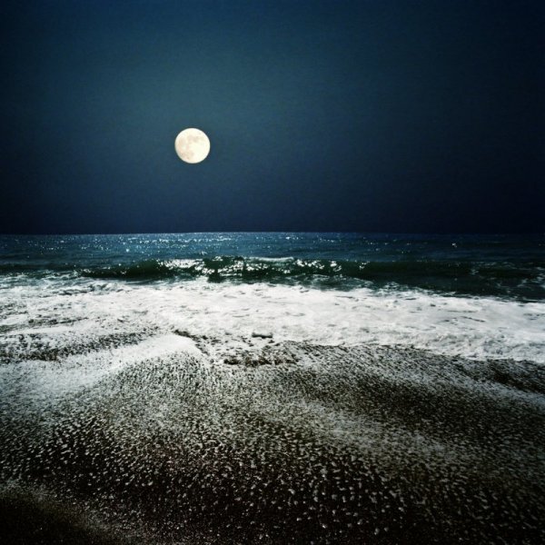 Ночь в море