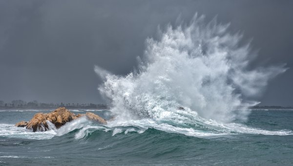 Буря на море