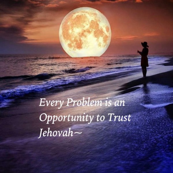 Луна над морем