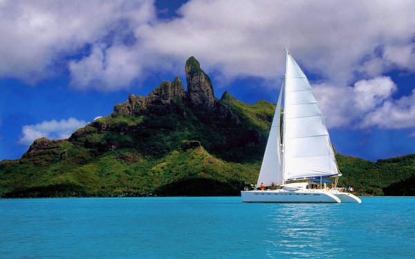 Побережье яхта