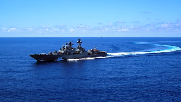 Крейсер пётр Великий в море