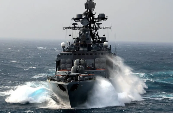 Крейсер Петр Великий и корабли НАТО