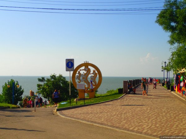 Таганрогская набережная в Ейске