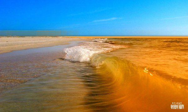 Арабатская коса в Азовском море