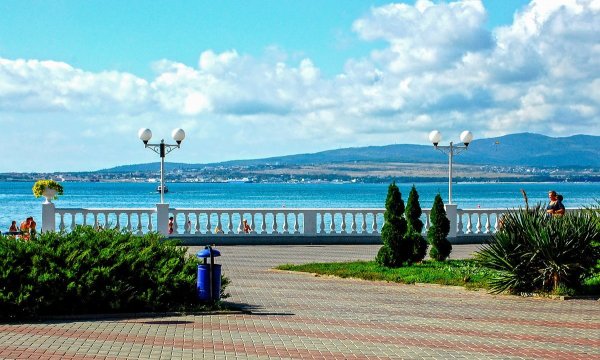 Геленджикская бухта набережная