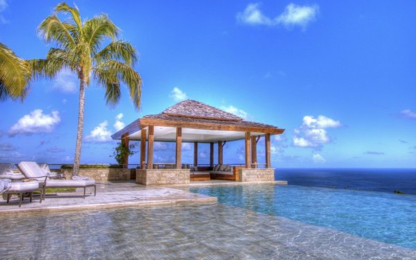 Домик на берегу моря