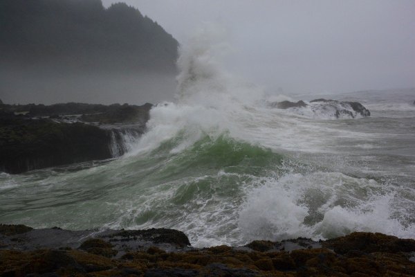 Шторм на побережье