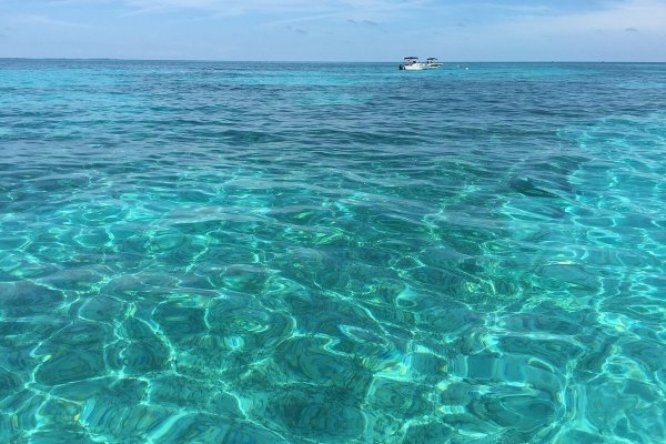 Красивое голубое море