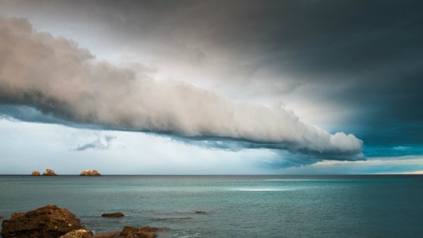 Грозовое небо над морем