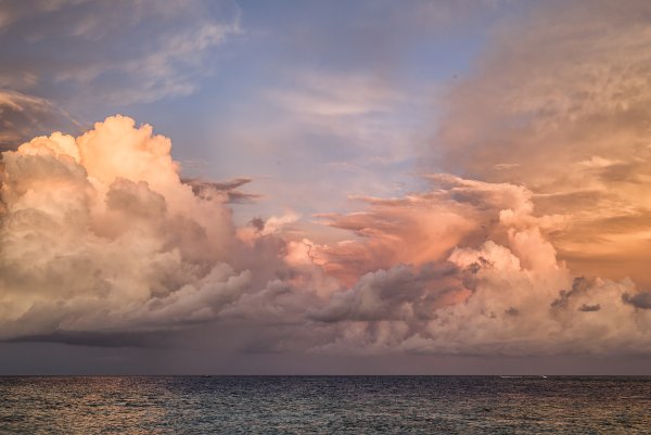 Облака над морем