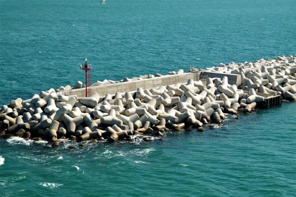 Балтийское море волнорезы