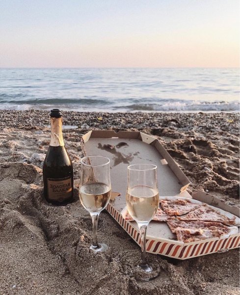 Вино на берегу моря