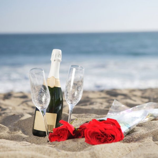 Шампанское на берегу океана