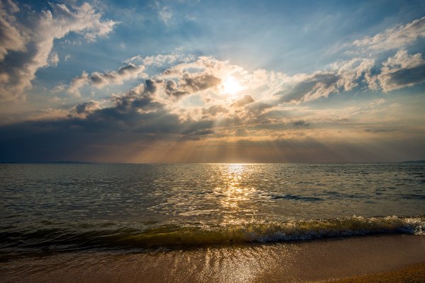 Солнечное небо море