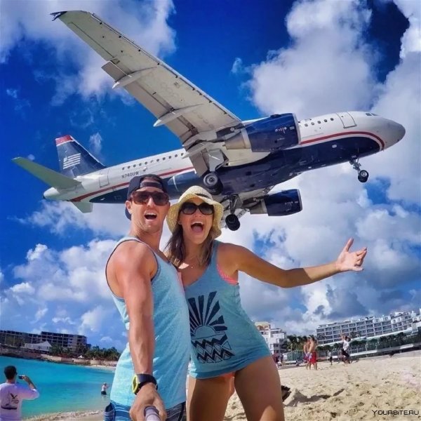 Девушка в самолете