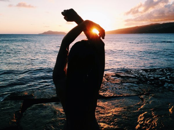 Девушка на берегу