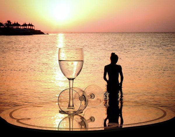 Вино на берегу моря