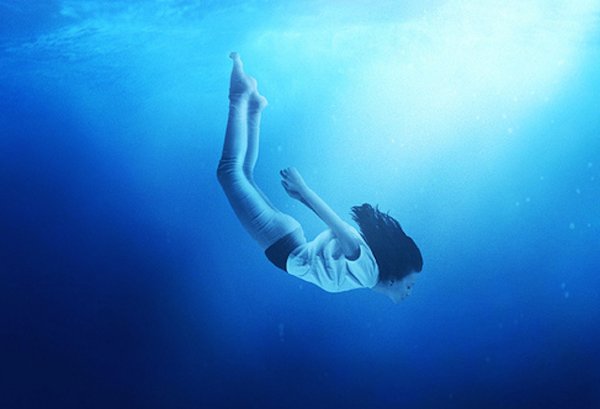 Тонущий человек