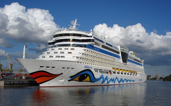 Теплоход Аида