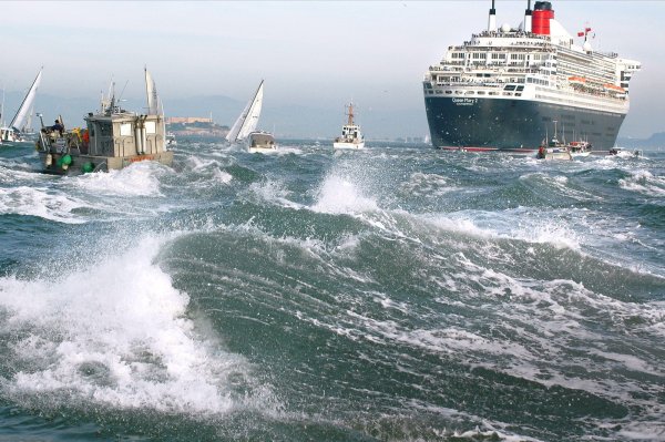 Судно в шторм