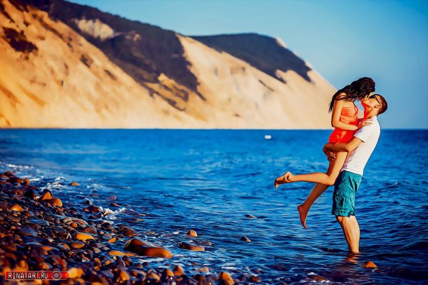 Пара на берегу