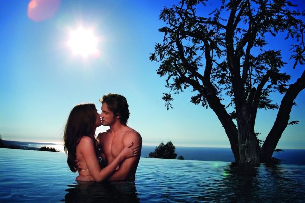 Двое на закате