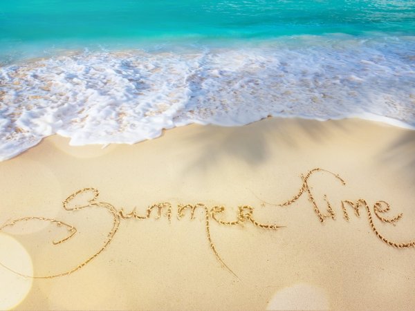 Надпись на песке на море