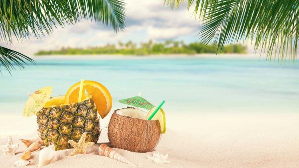 Пляж с пальмами