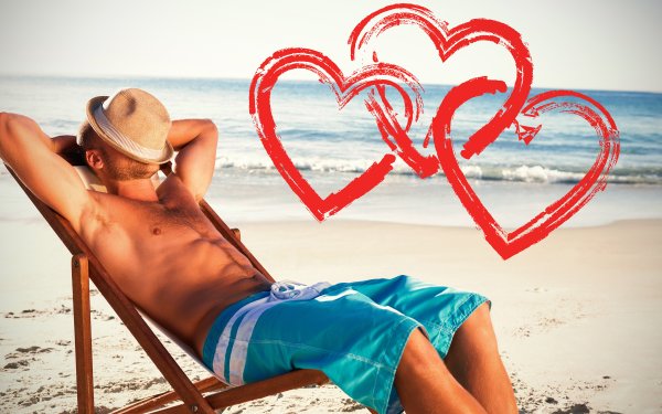 Мужчина загорает