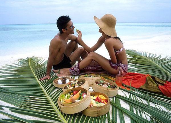 Влюбленные на берегу моря