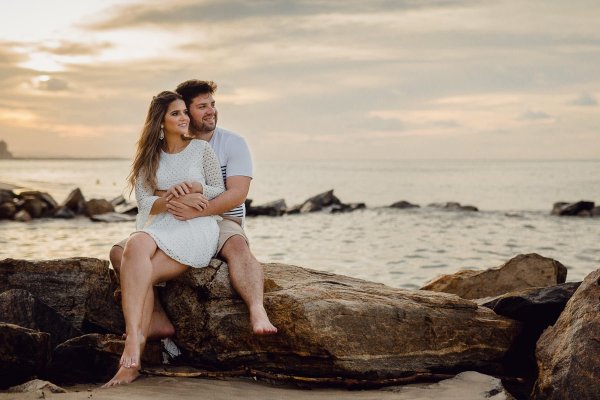 Пара на побережье