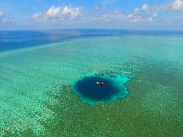 Большая голубая дыра, Лайтхаус-риф