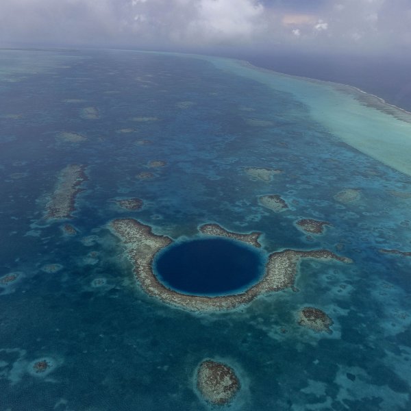 Белизский Барьерный риф и большая голубая дыра