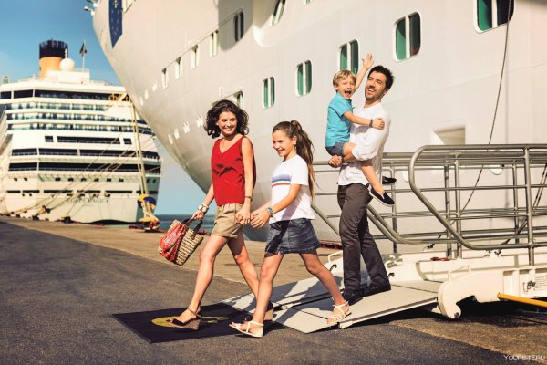 Прогулка по берегу моря