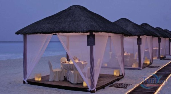 Беседка на пляже