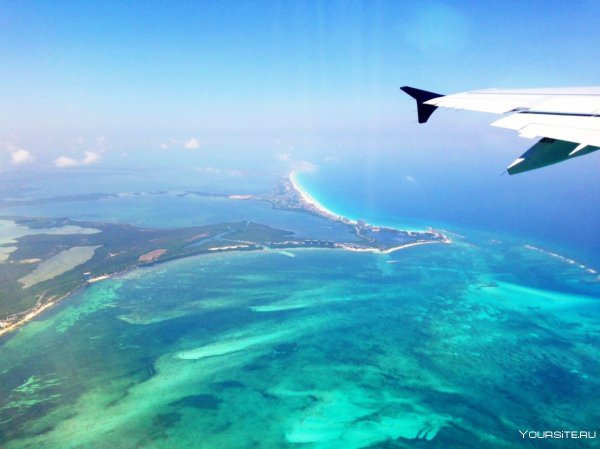 Вид с самолета на океан