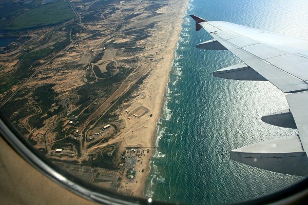 Вид из иллюминатора самолета