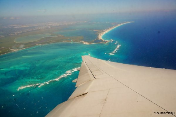 Вид с самолета на океан