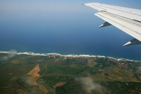 Самолет над морем