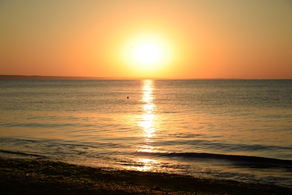 Красивый закат на море