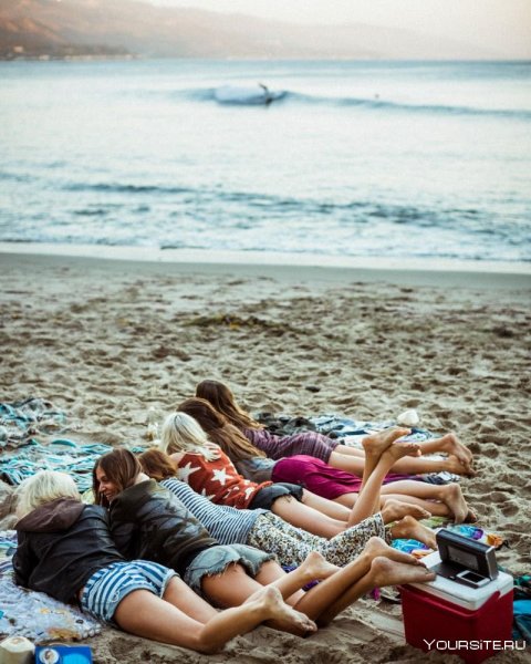 Подруги на море