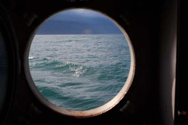 Вид из иллюминатора корабля