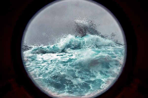 Иллюминатор корабля