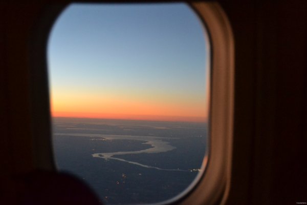 Иллюминатор самолета