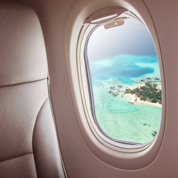 Вид из иллюминатора на острова